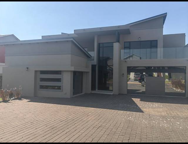 5 BEDROOM HOUSE FOR SALE IN SIX FOUNTAINS RESIDENTIAL ESTATE